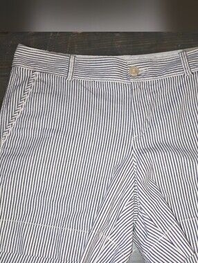 Dockers Blue and White Pinstripe Shorts NWOT Size 6 🙂🙂